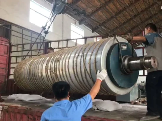 La Chine a fait le rouleau de presse en caoutchouc d'aspiration de pierre de pièces de rechange de moulin à papier de machine à papier